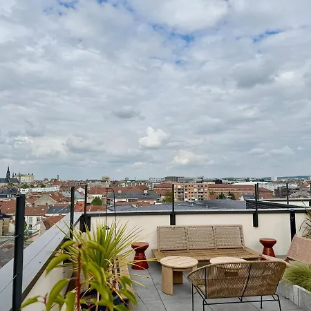 We Live Sharies - B203 Apartment