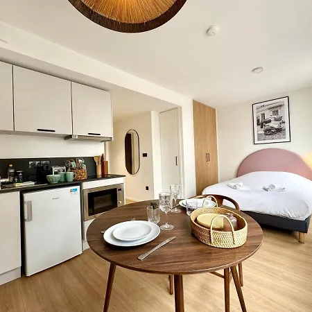 Apartment We Live Sharies - B203